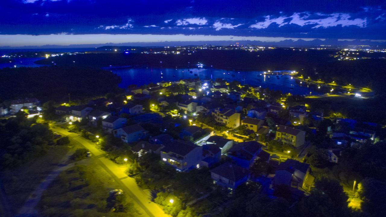 "Andrija" Apartmen'S บานโจเล ภายนอก รูปภาพ